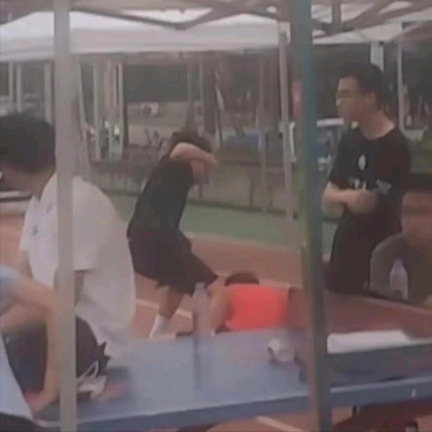 湖北大学冲突事件后续打人者,校霸挑衅体育生被群殴