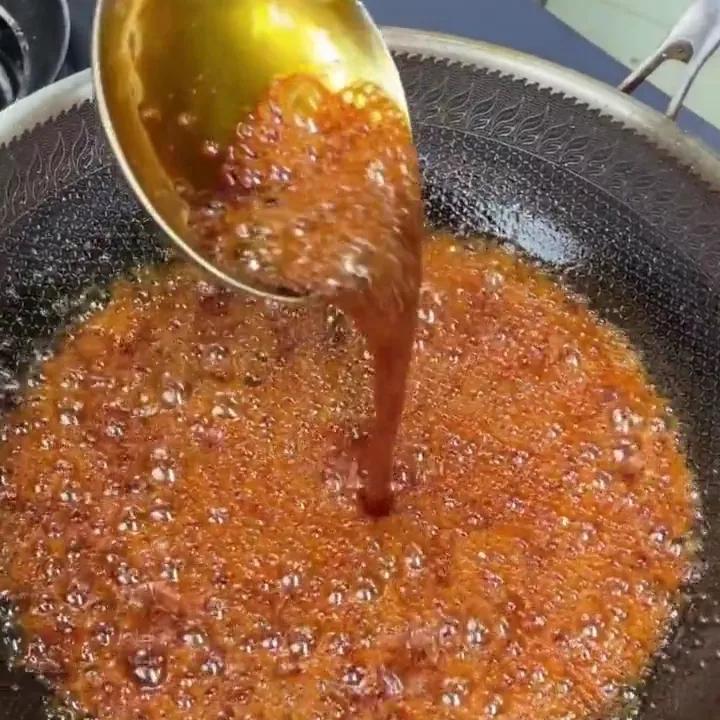 炒糖色为什么油和糖不能融为一体,炒糖色是不是就是焦糖色