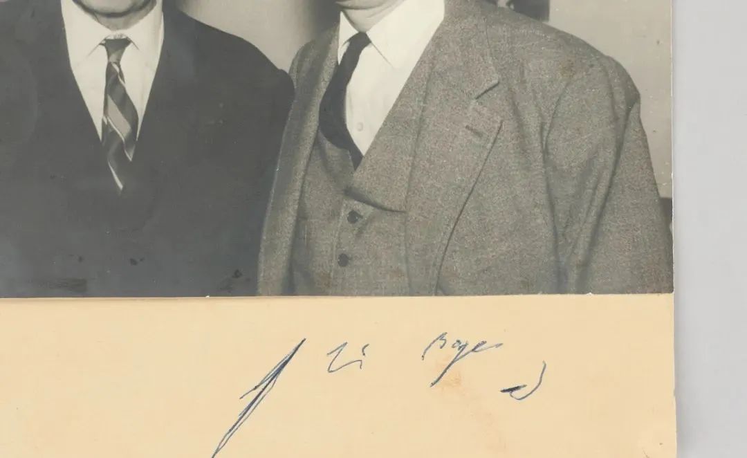 十二月拍|拥抱还是背离，都是在同一个世界里的选择