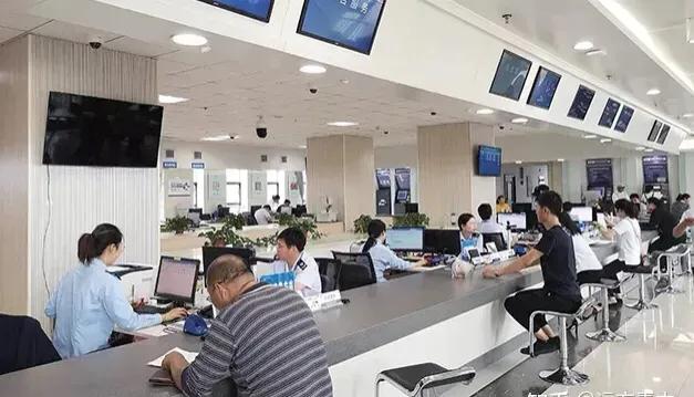 央视点评公务员送外卖开滴滴,公务员兼职跑滴滴算不算违纪