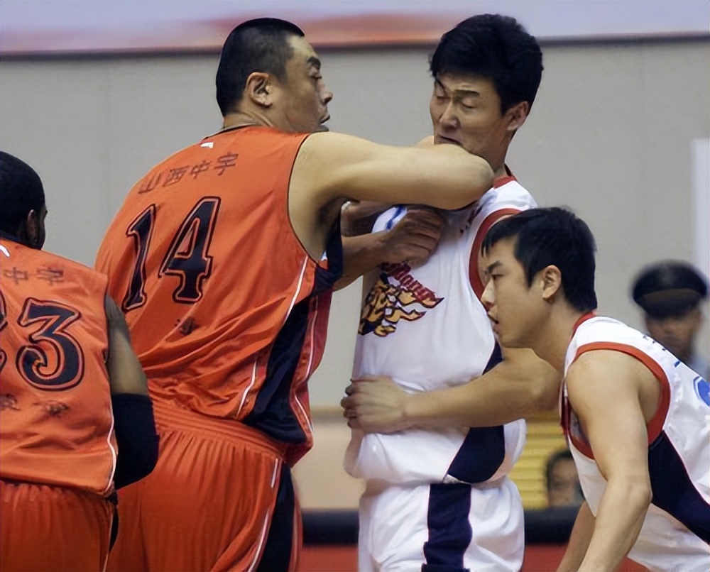 盘点cba历史十大中锋,cba总决赛姚明51分21篮板