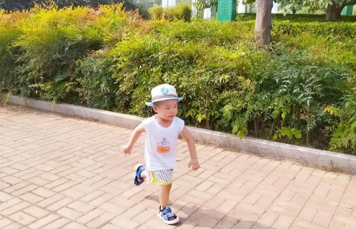 如果小孩吃多了饭怎么办呢,小孩吃太多撑的后果