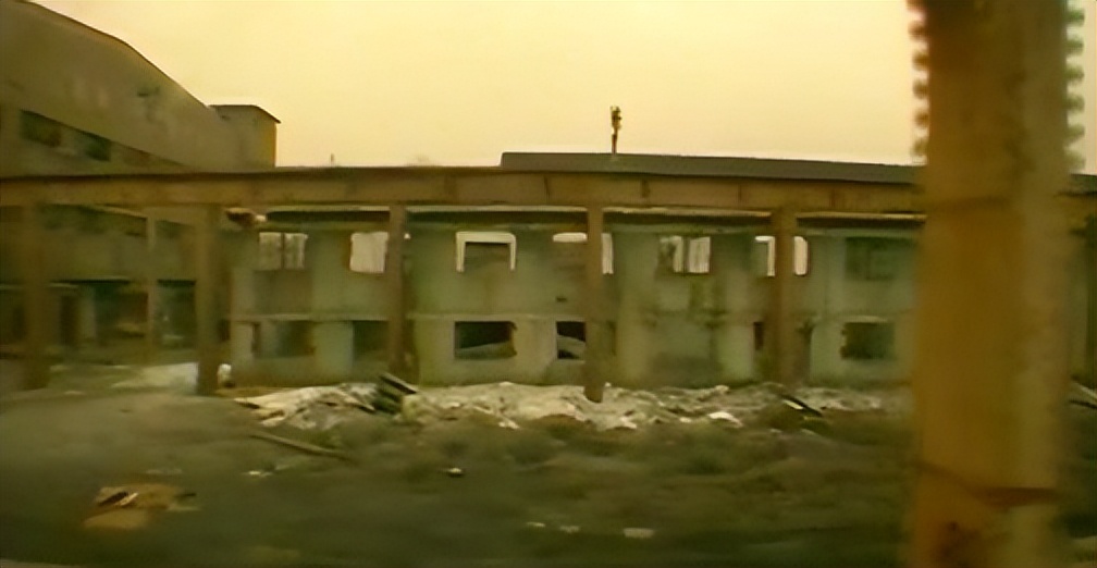 住在2元店的女性，轰然倒塌的工厂，《铁西区第一个部分：工厂》