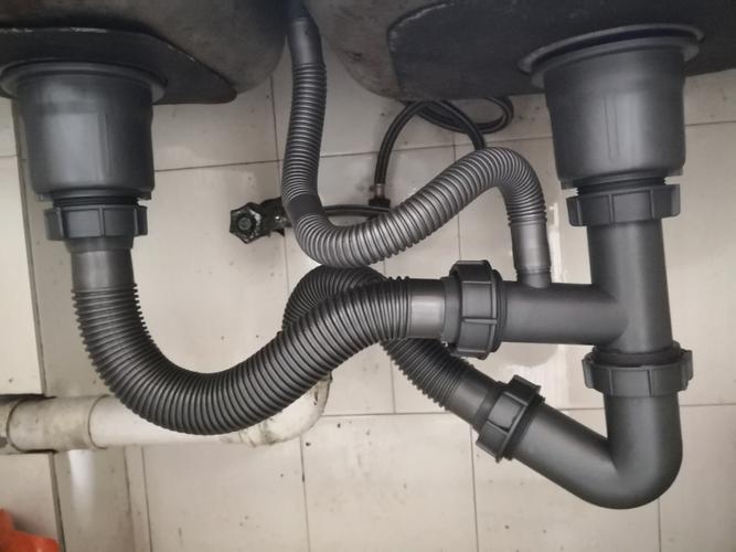 焯菜的开水倒进下水道有什么坏处,开水焯菜后必须过凉水吗