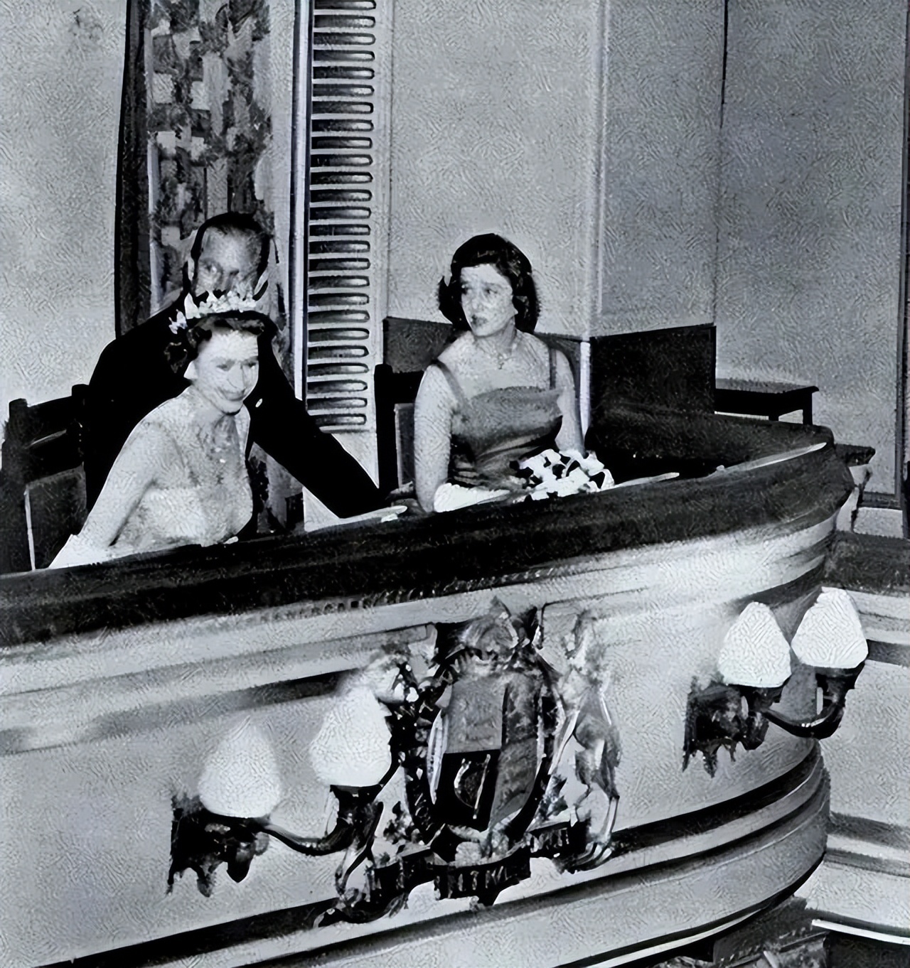 菲利普亲王和女儿安妮,菲利普亲王出轨事件