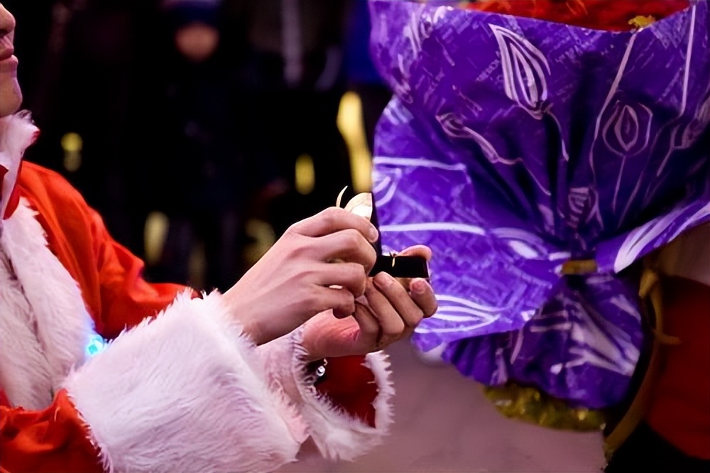 圣诞节求婚策划推荐,圣诞节最有创意的求婚视频