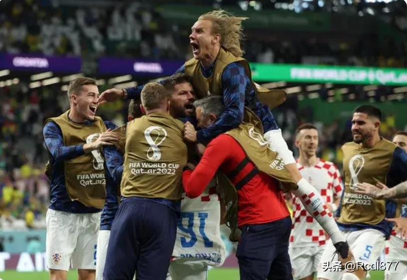 致敬足球队员,致敬勇敢的哈马斯战士