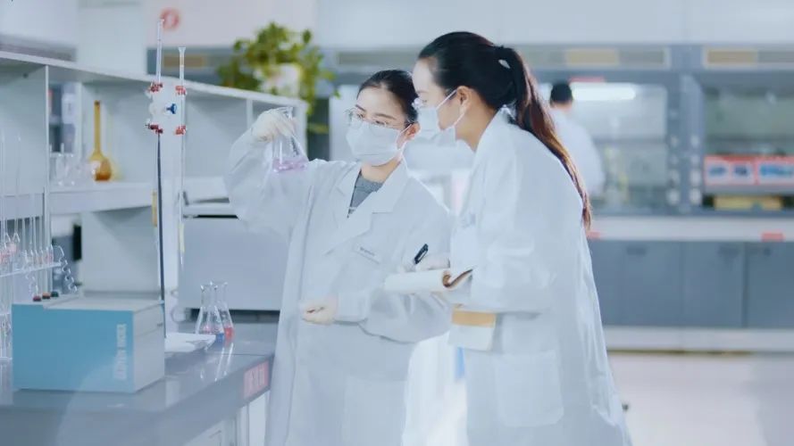 为啥濒临倒闭的白象突然爆红,被冷落的国货产品