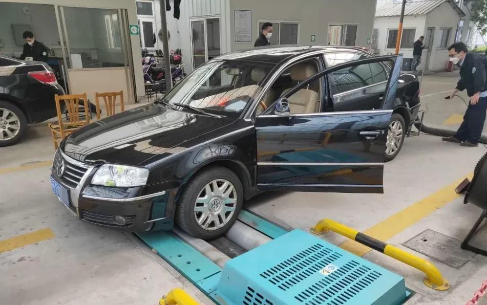 私家车年检超过一个月怎么办,私家车年检过了六年免检