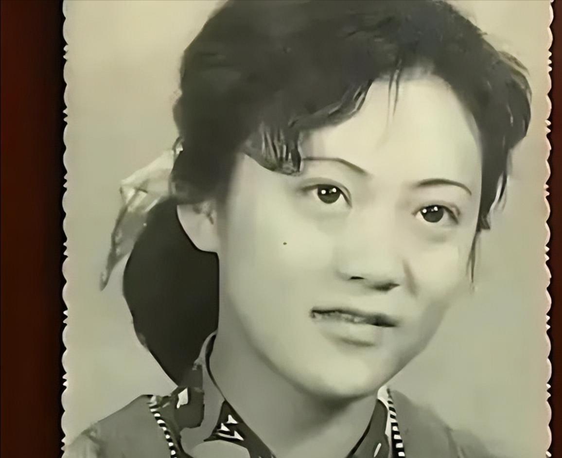 她是“昆仑女神”，住在无人区为来往车辆祈福，称新藏线下埋着人