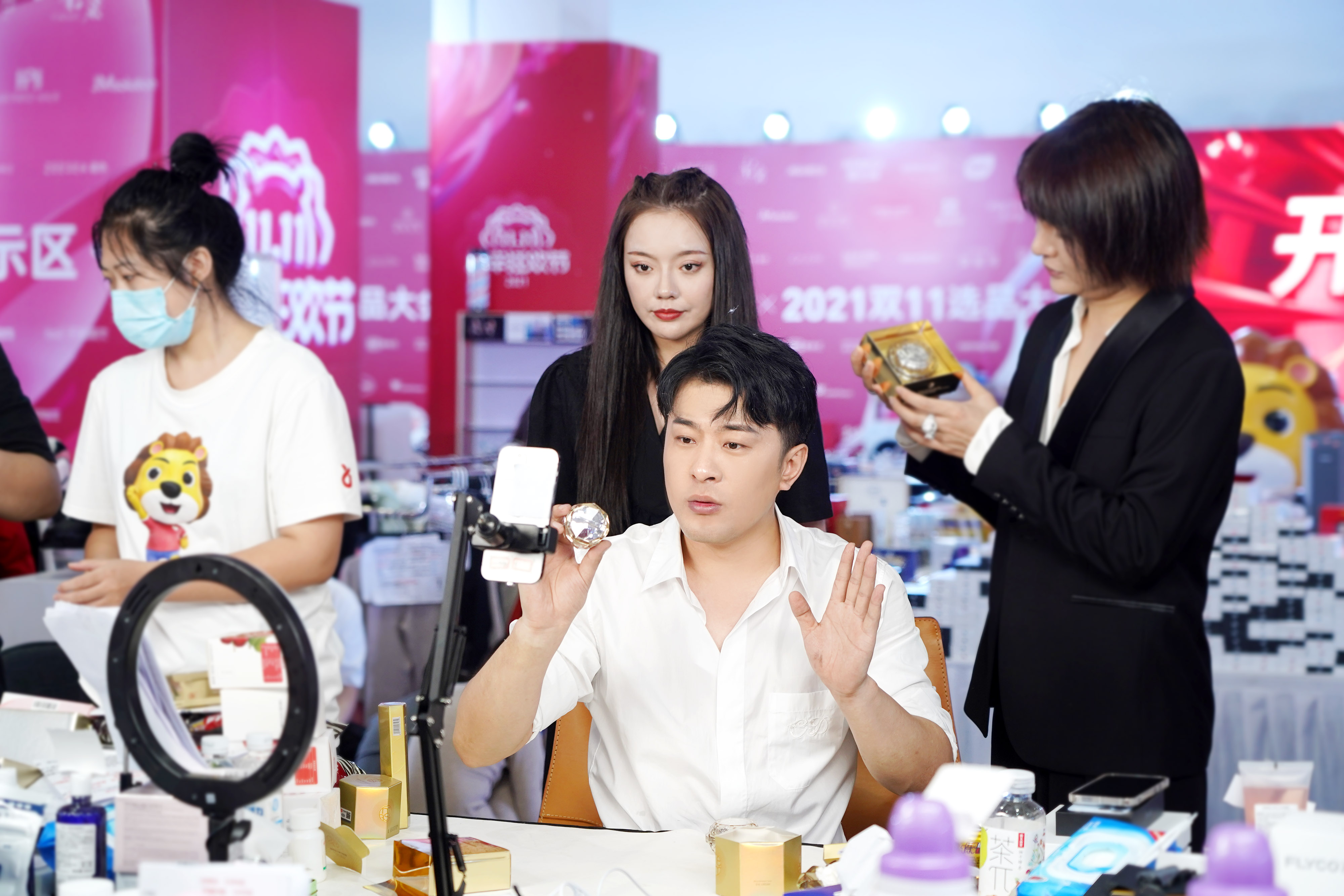 辛巴：为乡村振兴注入新活力，嘉祥藕虾混养立体种养拓宽增收渠道