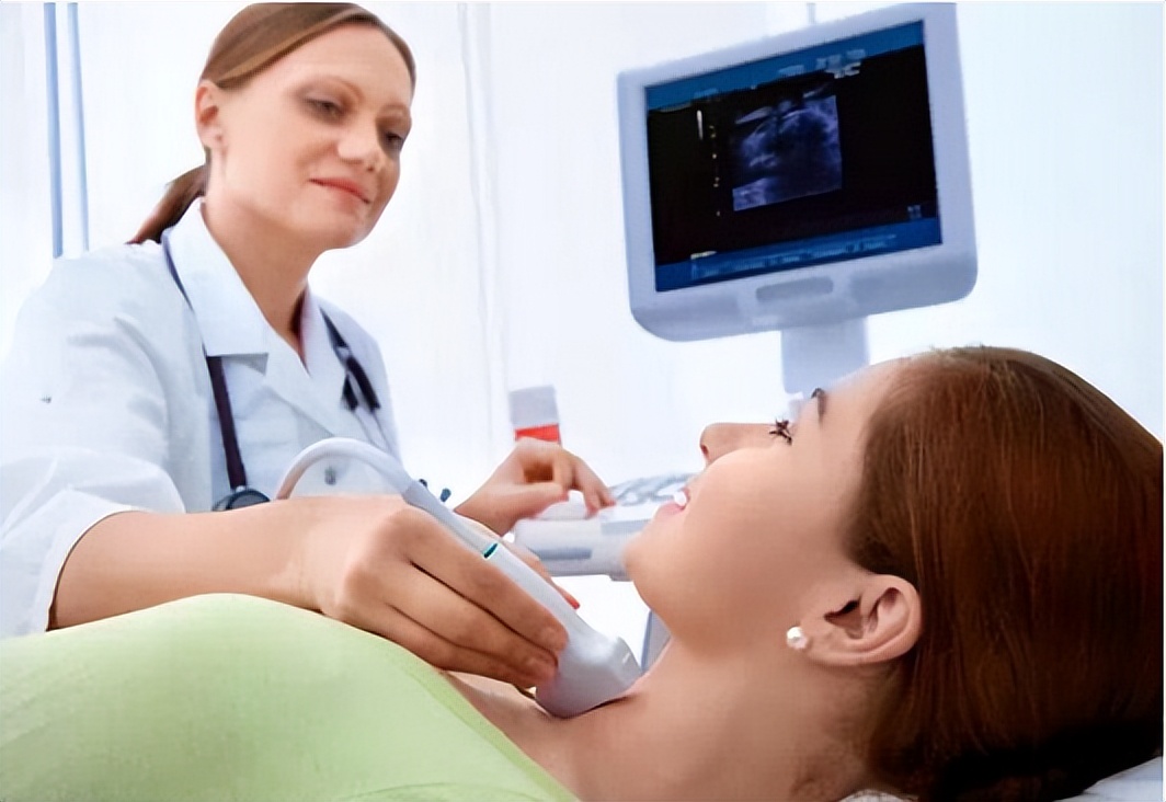 李连杰得甲亢后的照片,李连杰得甲亢前后照片对比