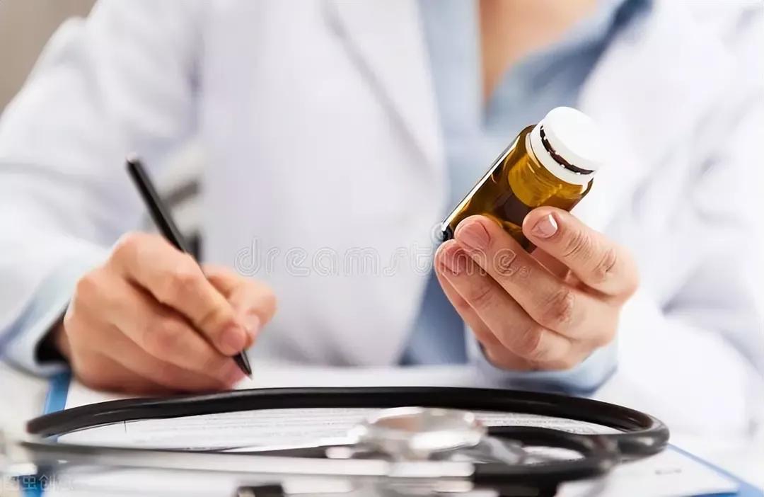 陈先生因泄精过早服用达泊西汀，担心久服会出现问题，怎么办？