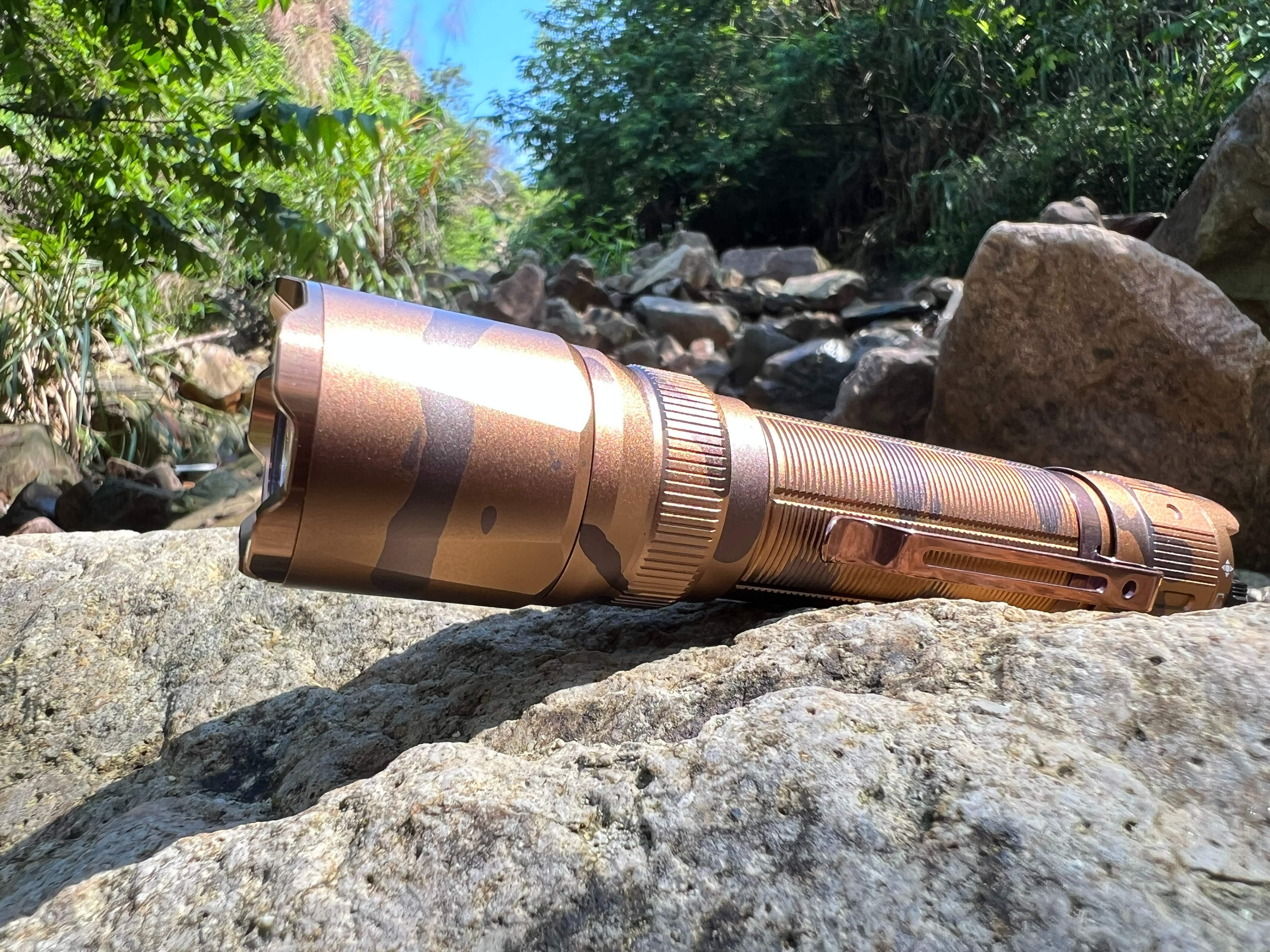 fenixtk22手电评测,fenixtk20uev2.0战术手电