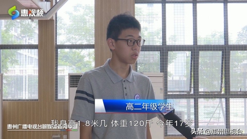 现在的高中生多高,记者问中学生有没有近视