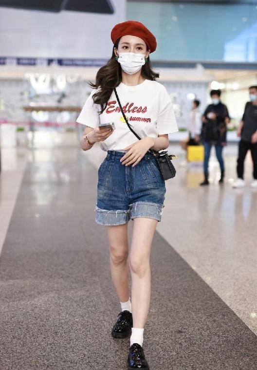 牛仔短裤会搭配才能穿出时尚风,欧美时尚博主牛仔短款穿搭