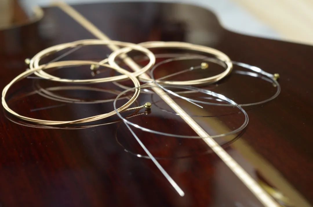 民谣钢弦吉他的琴弦保养和音色、手感选择