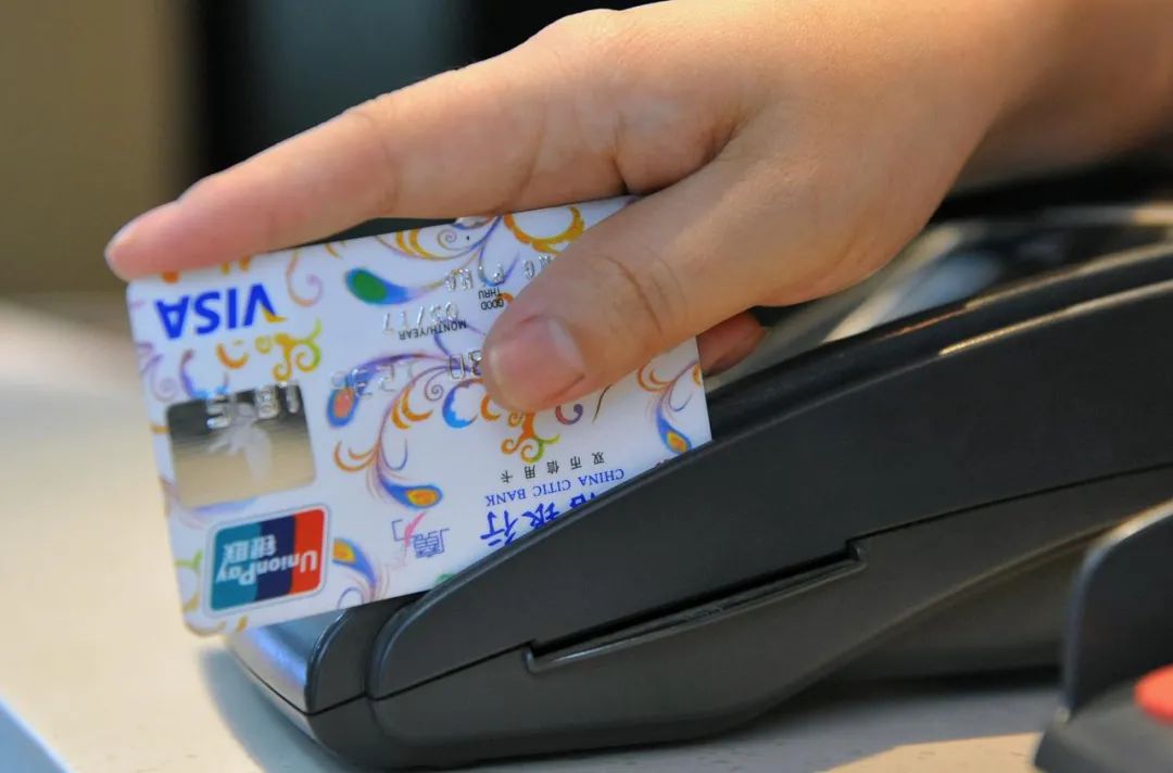 各家银行信用卡不良率,银行信用卡不良激增