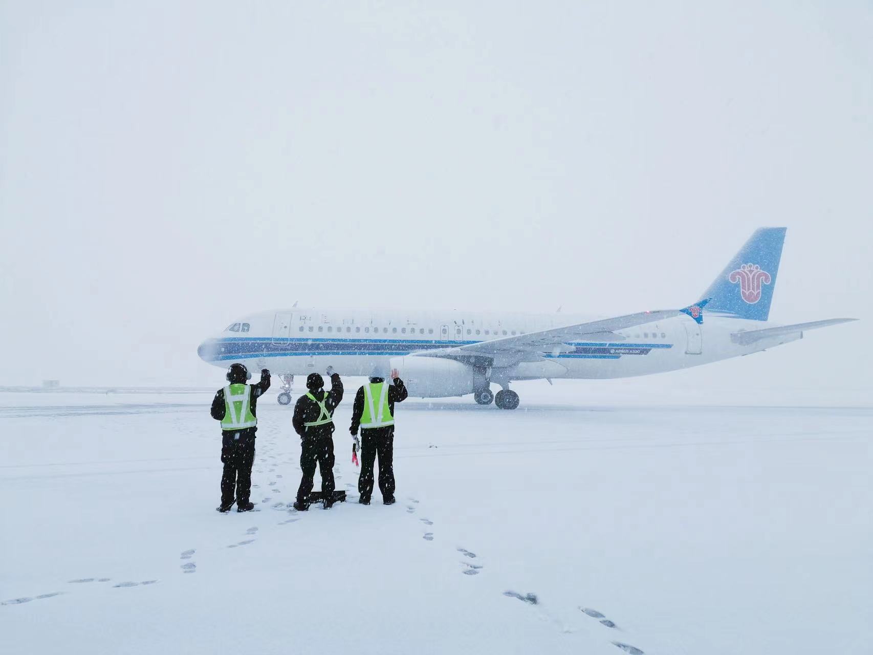 除了飞机“拜拜员”还有“溜溜员”!揭秘6.3万名机务人员的专业“冷知识”