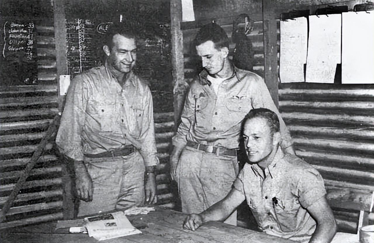 633.仙人掌丛中的眼镜蛇：P-400战斗机在瓜岛