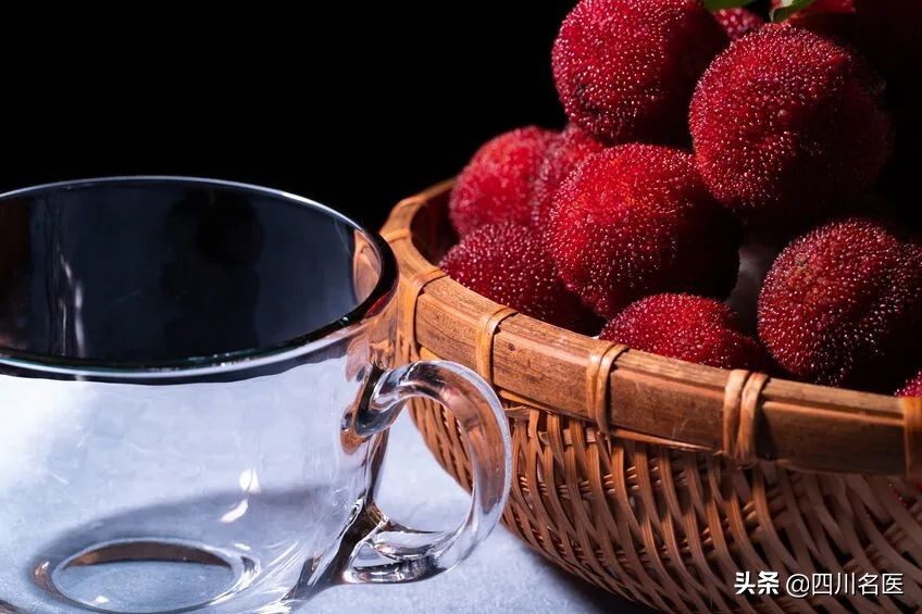 杨梅的小虫子可以吃吗,杨梅里的小虫子到底能不能吃