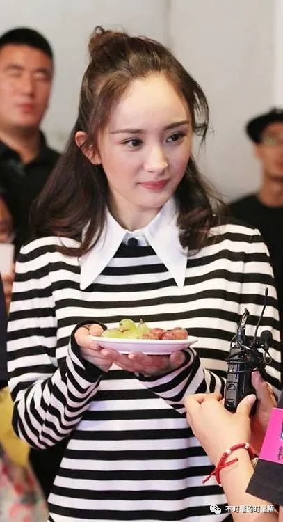 胸大怎么穿衣服不肿,胸大怎样穿衣服才显胸小