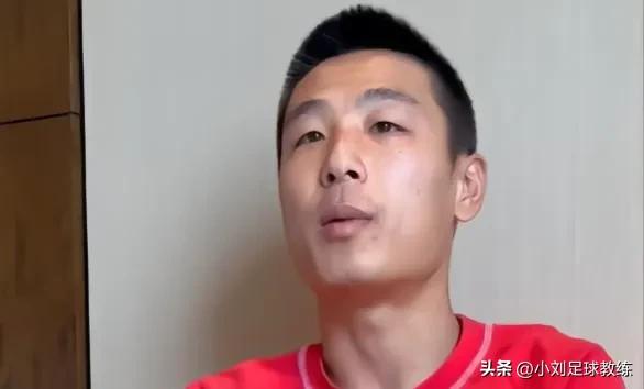 武磊希望自己孩子踢足球吗,武磊带孩子看比赛