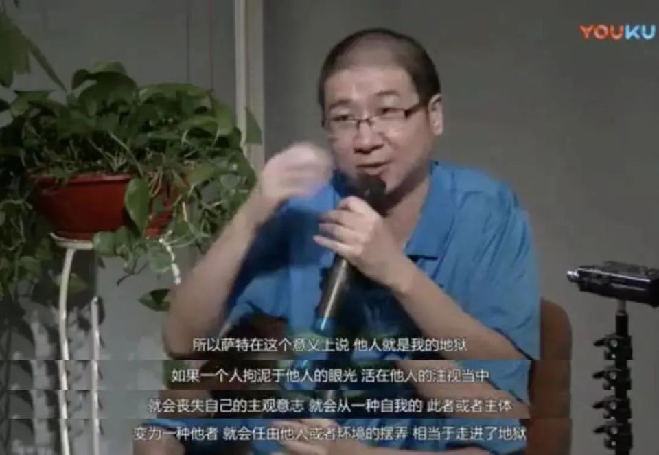 迪丽热巴露半边脸,迪丽热巴被遮脸