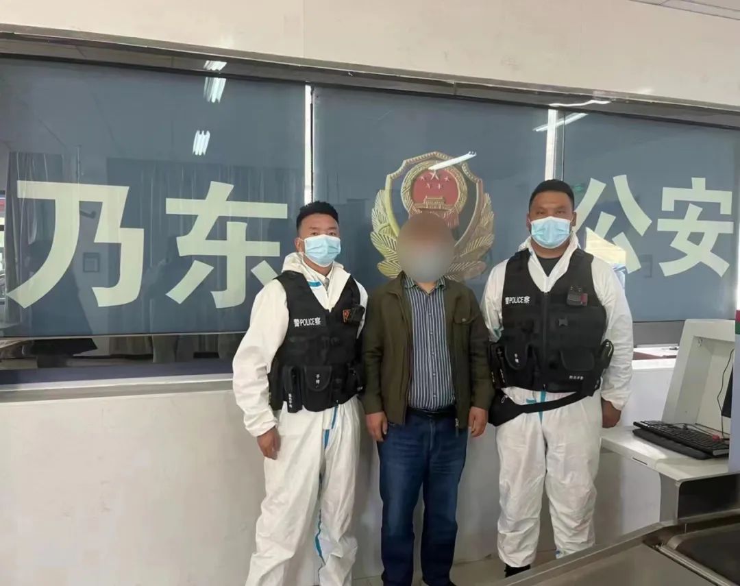 警方蹲守一个月当场抓获,民警通过布控抓获犯罪嫌疑人