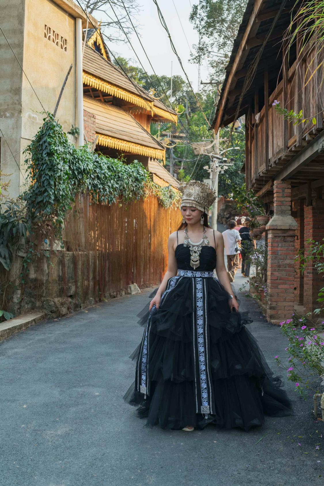 骂版纳是因为你没走出告庄玩版纳跟着小姐姐们走你才晓得味道