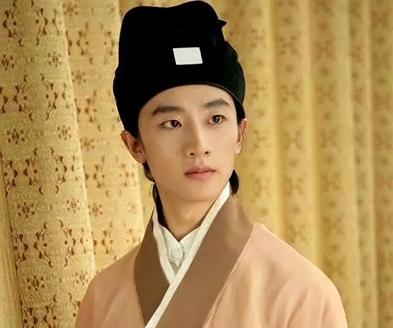 靳东和雷佳音近况,雷佳音和靳东谁的名气更大