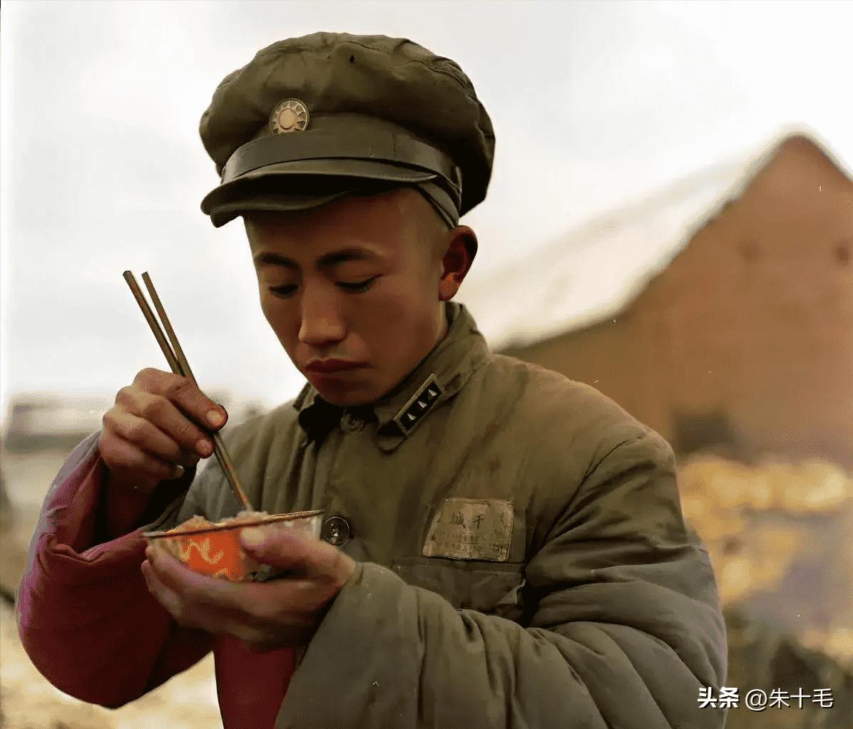 珍贵照片，日军*杀屠**老百姓强奸妇女，用刀剖开肚子，看看多残忍