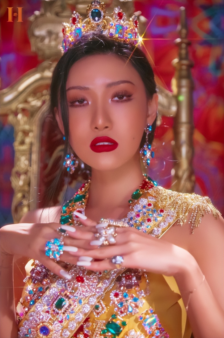 曝华莎学校演出涉嫌犯罪，舔手指摸下身动作不雅，学生家长已举报