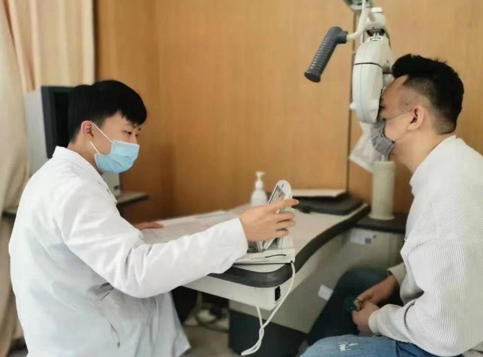 10大眼镜镜片品牌排行,十大性价比高的眼镜镜片