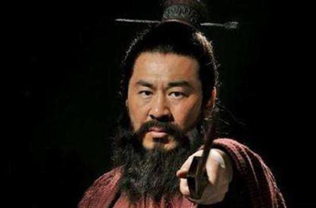 曹操为什么叫乱世之枭,曹操被世人誉为什么