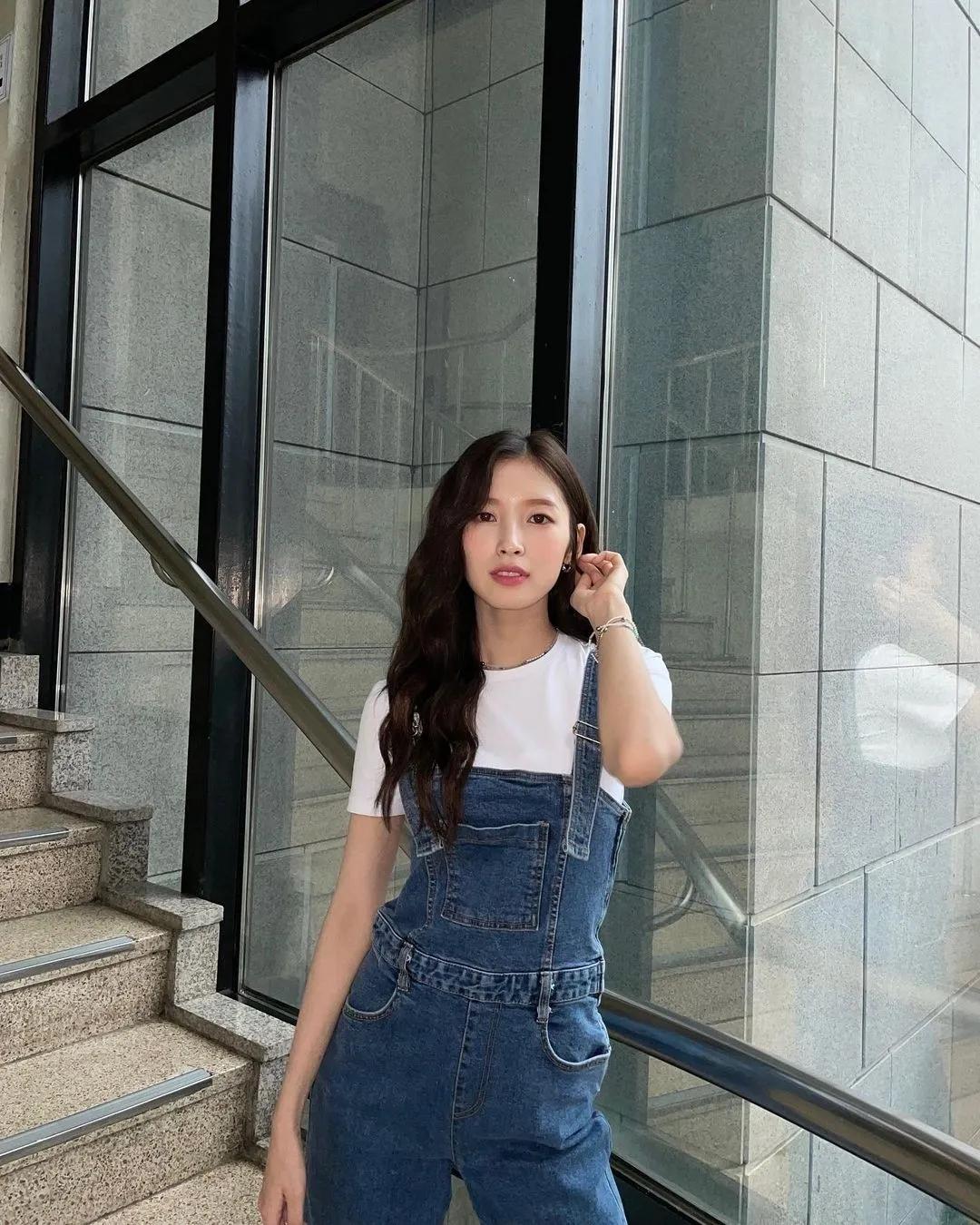 丹宁牛仔配色夏季穿搭,早春牛仔裤穿搭2020