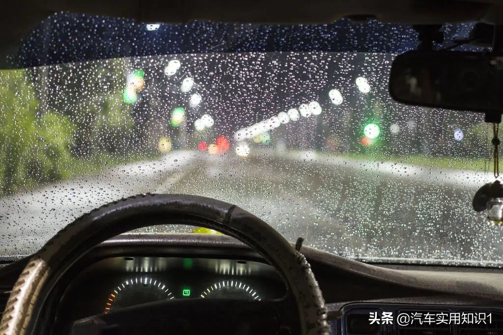 选择汽车贴膜需要注意的几个地方,很多车主贴膜不知道的贴膜套路