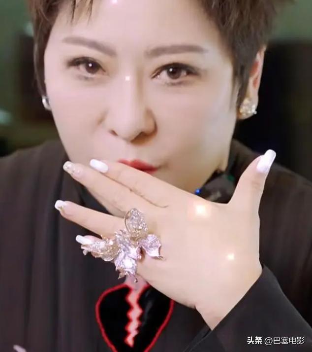 泼天的富贵，藏不住的身份地位，都在这豪门明星的珠宝首饰里了