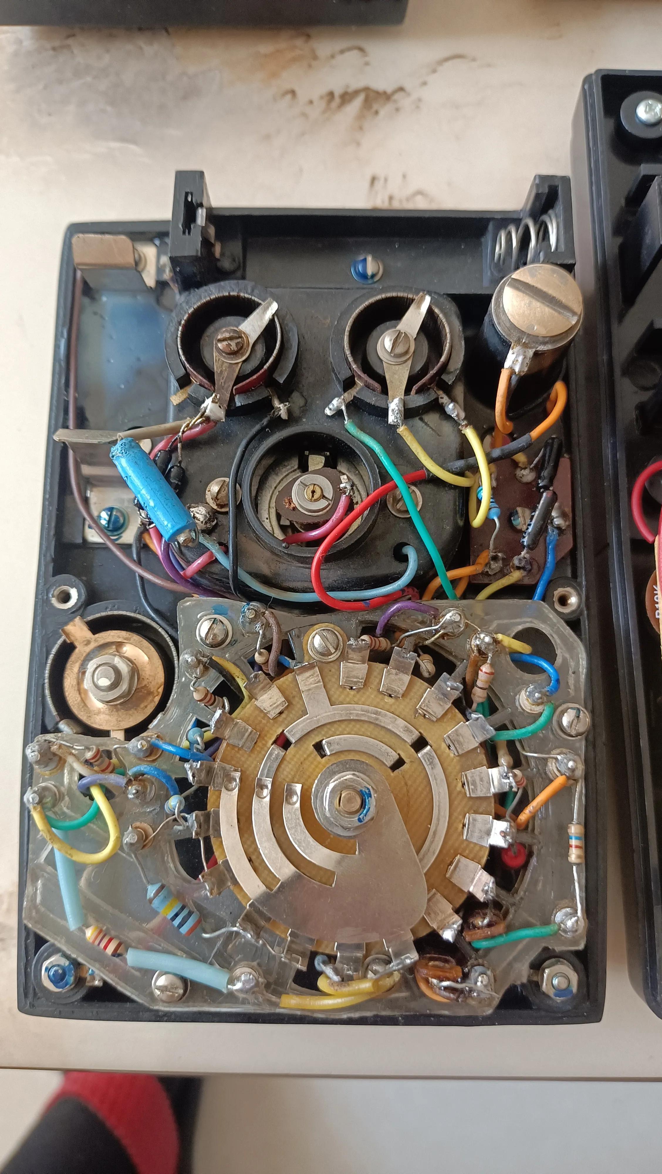 指针式万用表外磁与内磁哪个好,金川万用表是内磁还是外磁