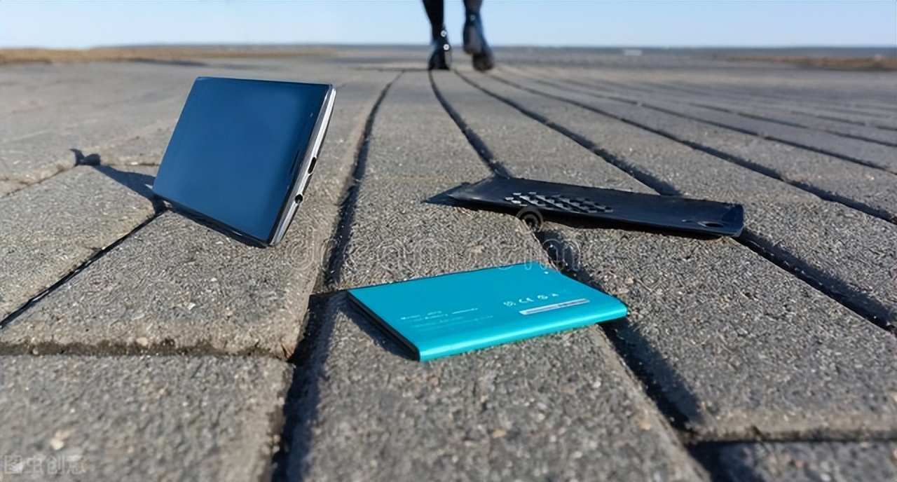 手机丢了关机了报警能找回么,手机在出租车上丢了最快找回办法