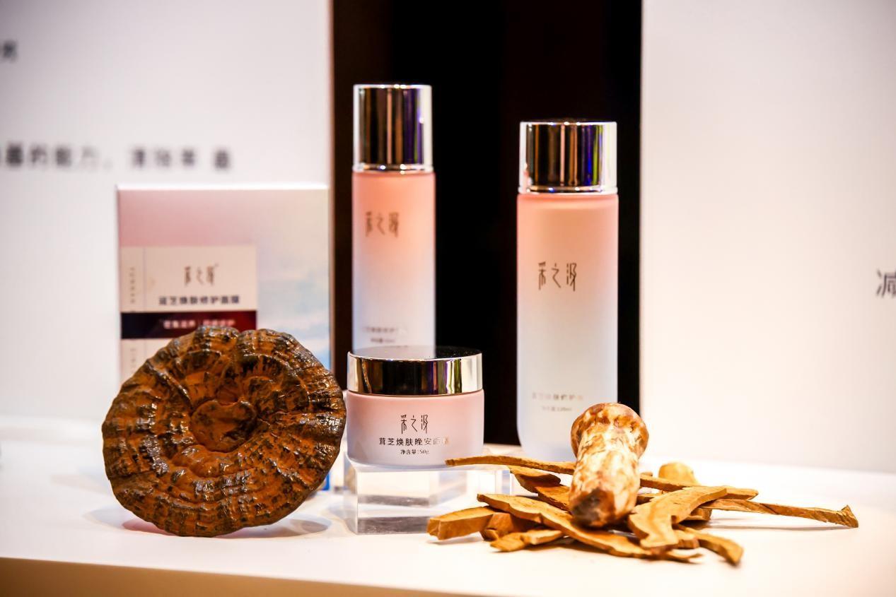 从一本护肤品“本草纲目”看“中国成分”的未来崛起