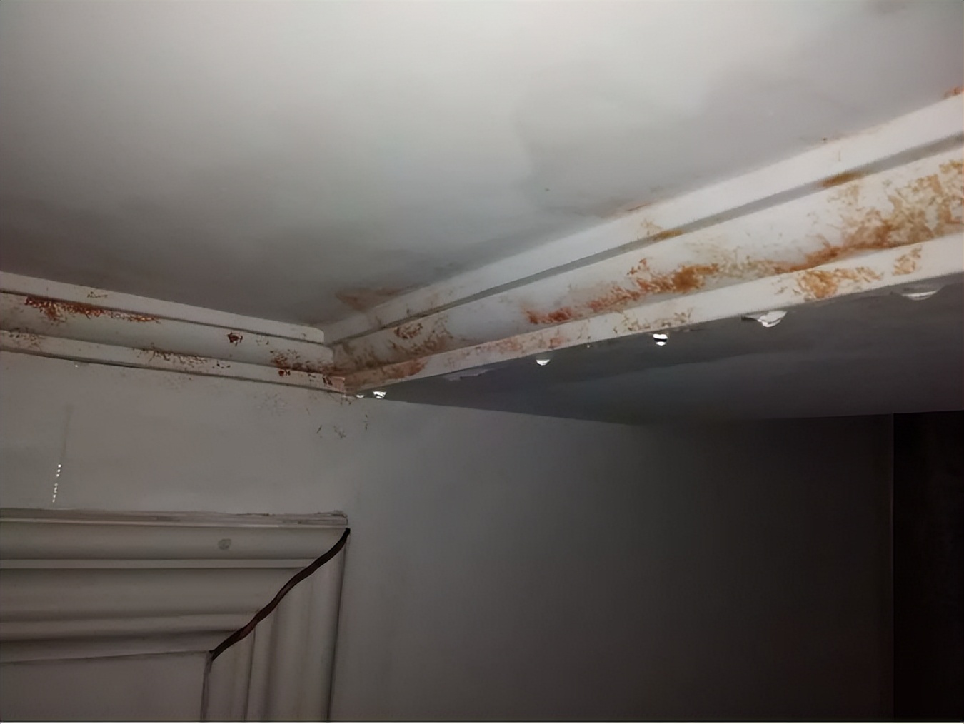 美的空调内机滴水怎么处理,如何解决空调冬天滴水