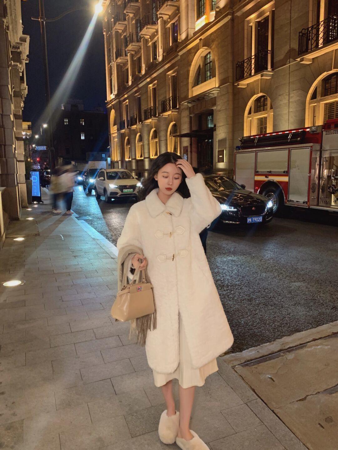 秋冬季高级感羊羔绒外套慵懒风,软糯糯羊羔绒外套