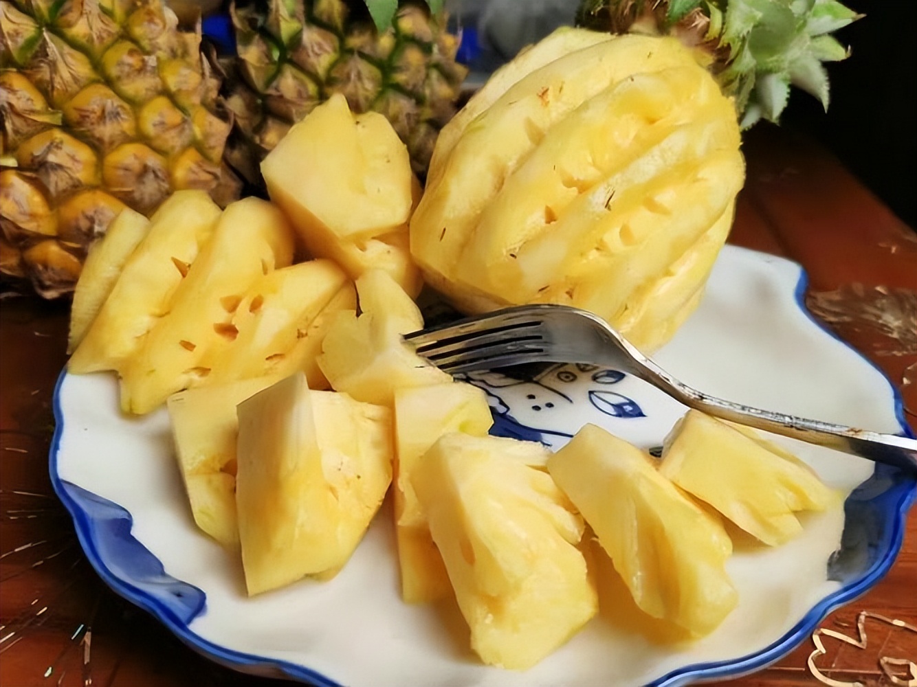 医生肠胃不好尽量少吃四类食物,胃粘膜不好的人适合吃什么水果