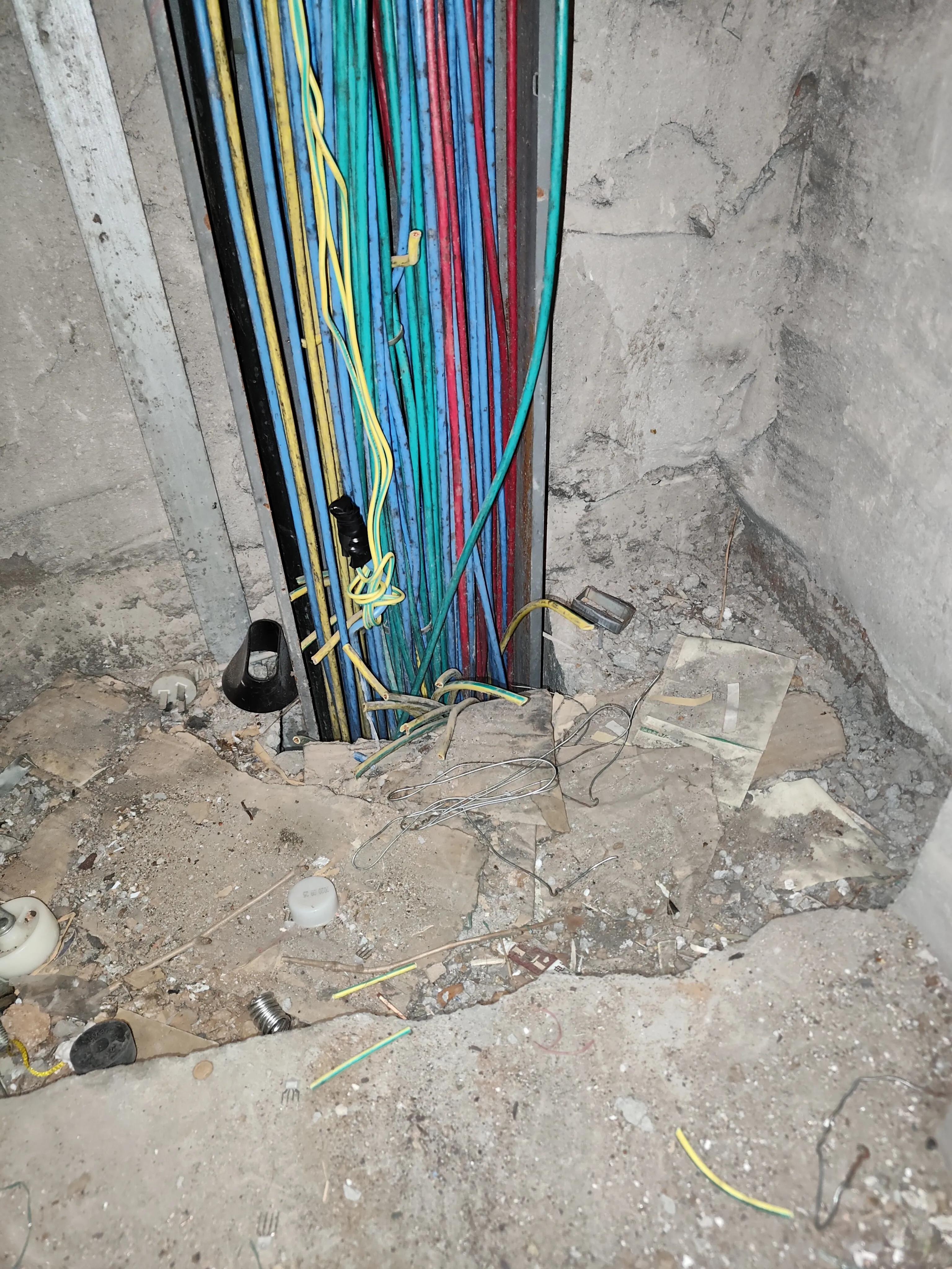 入户网线被剪断了怎么办,邻居恶意剪断我家照明电线违法吗