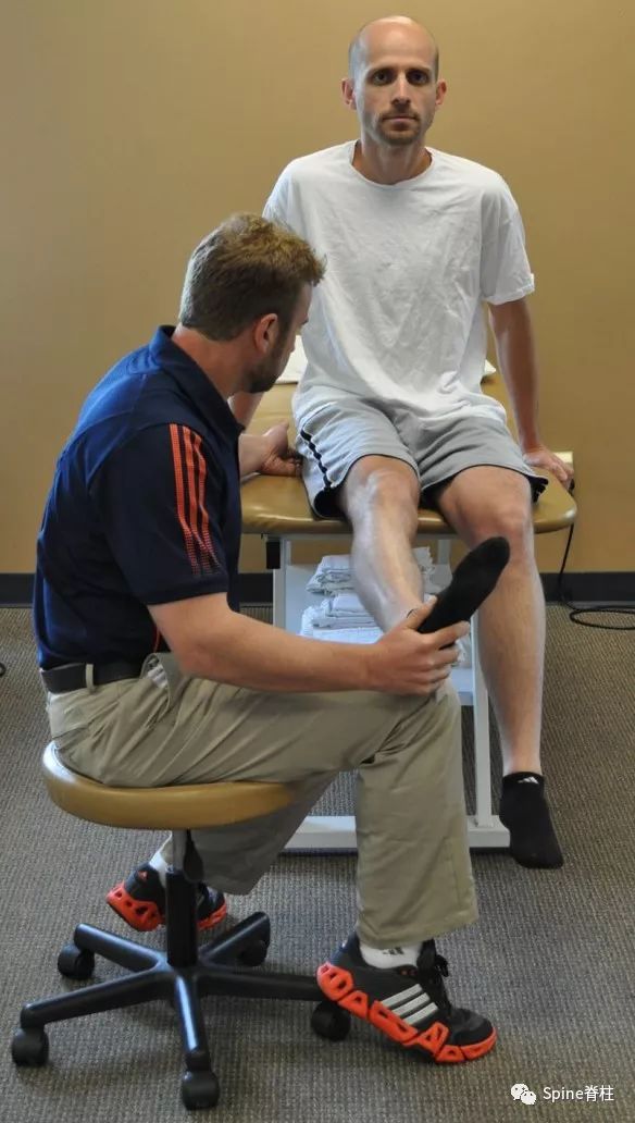 腰椎间盘突出下肢放射痛严重吗,下肢放射疼痛是间断性严重吗