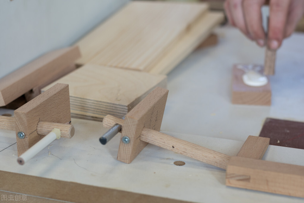 如果手被502胶水粘住了怎么办,如果手被502胶水粘住了如何弄下来