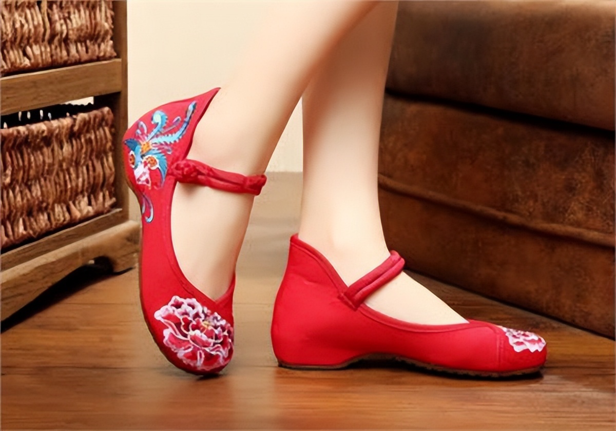 买闰月鞋有什么讲究 (给妈妈买的闰月鞋有什么说法)
