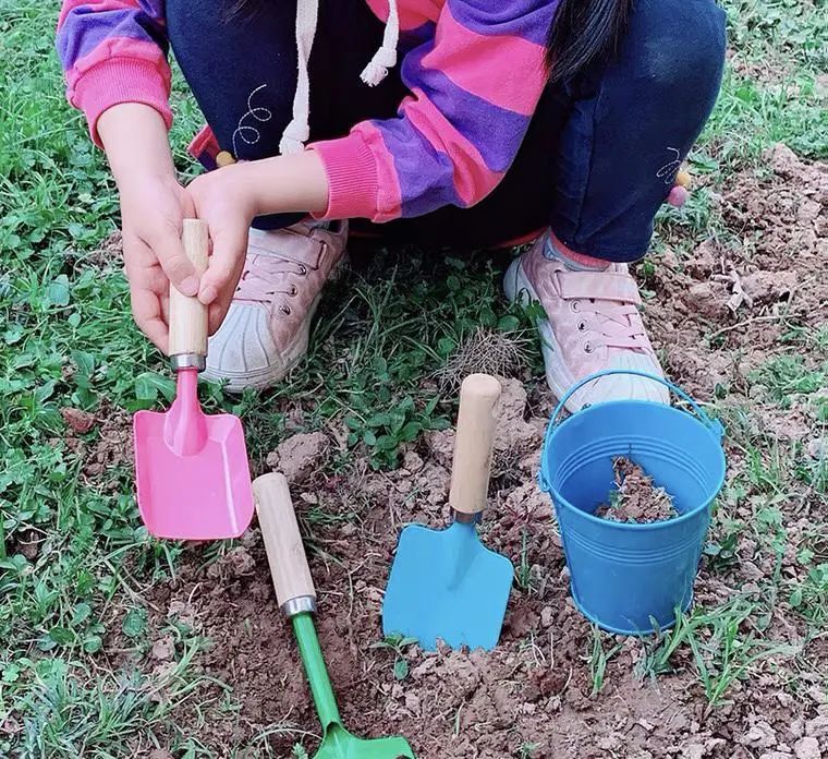 温州小伙卖12年文具，从摆地摊到五金冠，“爆款像阵风”