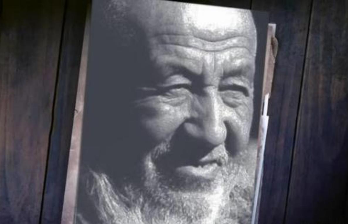 建国后毛主席批捕罗克绍，他却意图装死逃过一劫，一眼被干警看穿